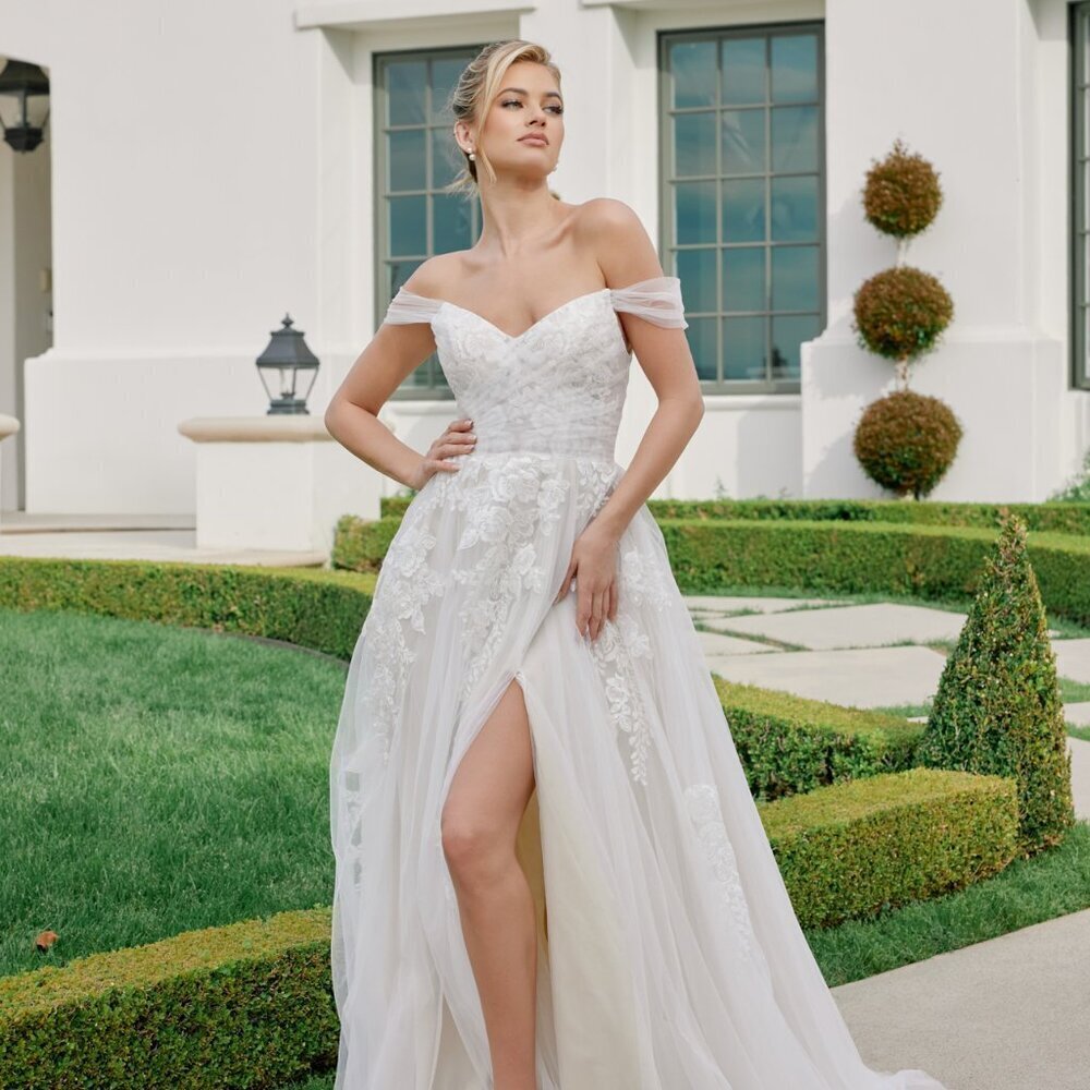 New Off The Shoulder White Bridal Gown w/ Floral Lace & Layered Skirt NX JE953